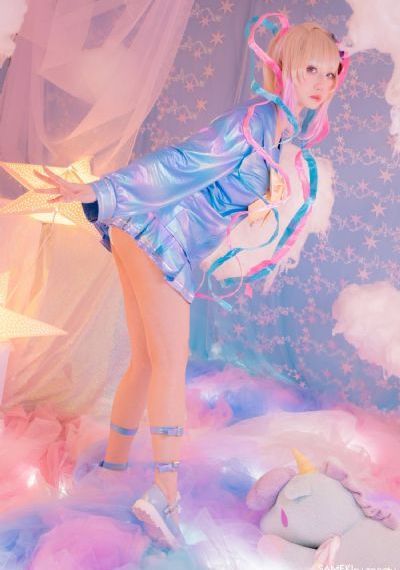 美女脱个精光露屁股的视频-手机迅雷国语版中文版